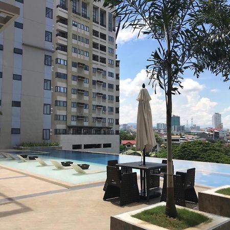 The Persimmon Studios Near Ayala And Sm City Cebu ภายนอก รูปภาพ
