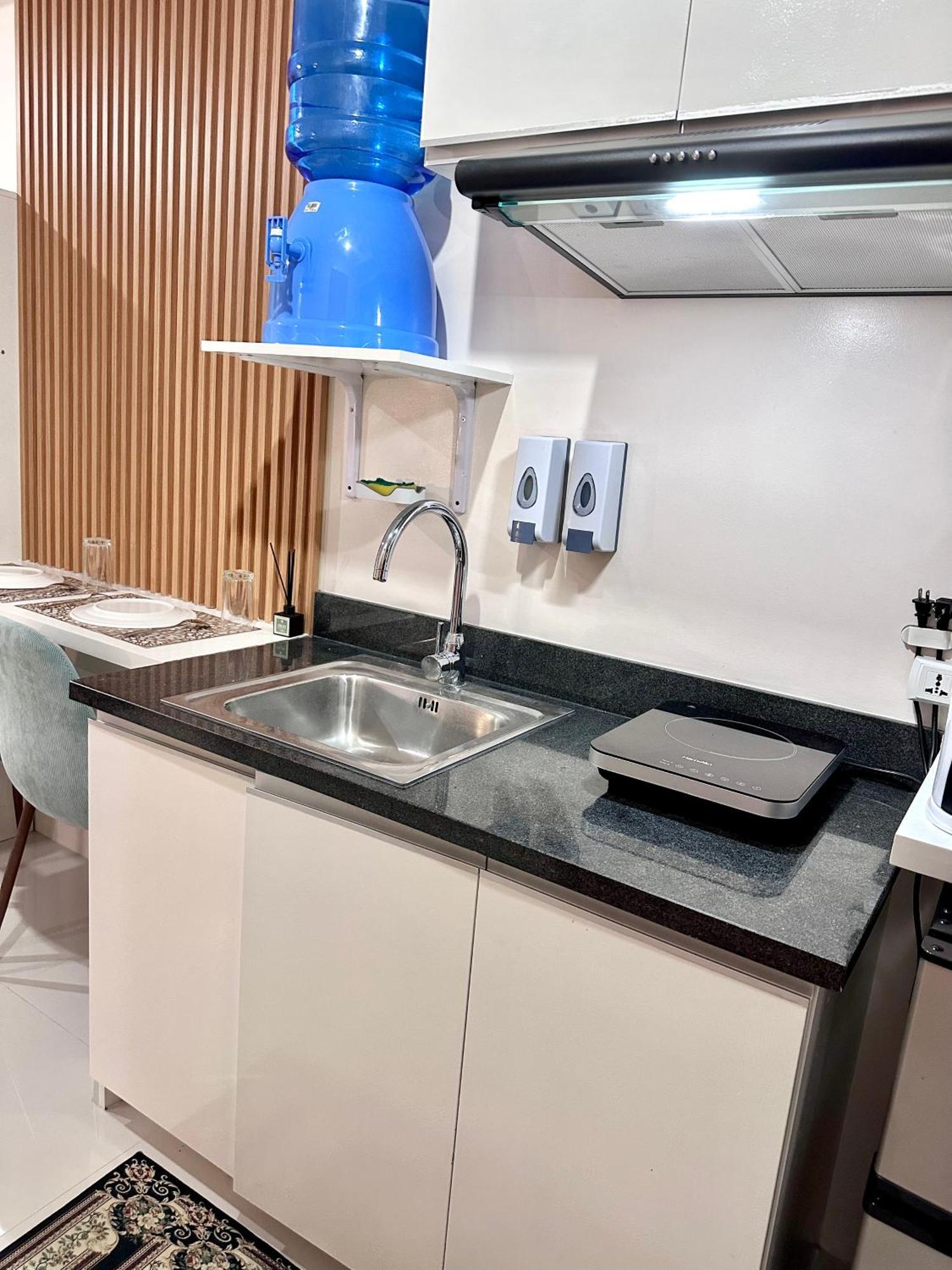 The Persimmon Studios Near Ayala And Sm City Cebu ภายนอก รูปภาพ